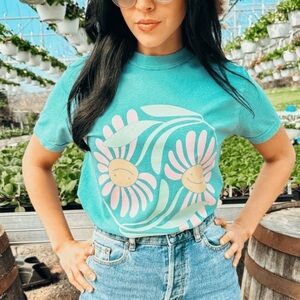 Mountain Moverz flower graphic Tee